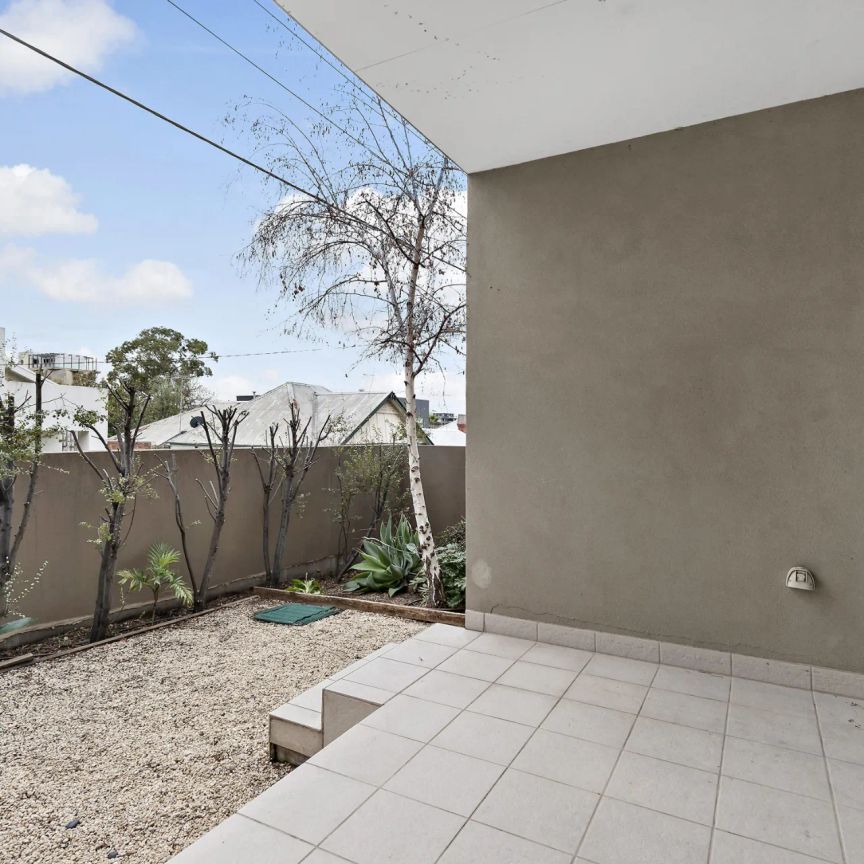 Great 2 Bedroom Apartment Not To Miss! - Photo 1