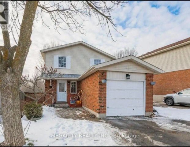 14 CHESTERTON LANE — 3 Bedroom - Photo 1