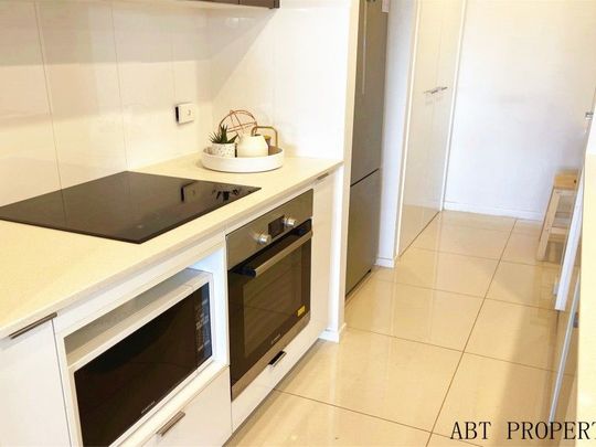 Come Home to Something Special at This Apartment. Unbeatable Location - Walk to Transport and Shops - Photo 1