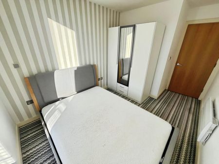 2 bedroom Flat To Let - Photo 4