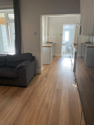 1 bedroom private hall to rent - Photo 1