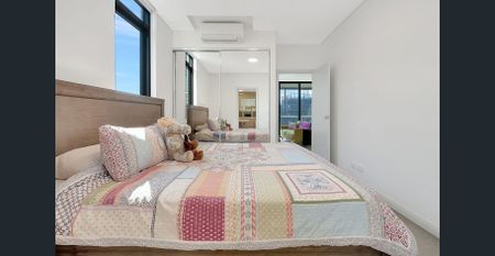 Generously Sized 1 Bedroom Apartment with Water Views - Photo 2