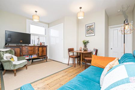 1 Bedroom Flat - Photo 5