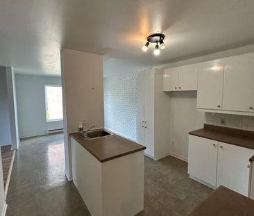 JOLI 4 1/2 À LOUER À MASCOUCHE DISPONIBLE IMMÉDIATEMENT - Photo 2