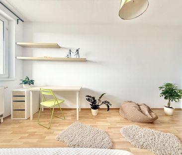 Prenájom - zariadený 3i byt s loggiou a PS, výhľad na Kamzík – Fotografia 2