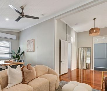 MODERN 3 BEDROOM HOME + CENTRAL LOCATION + CLASSIC CHARACTER! - Photo 6