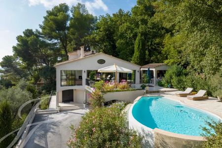 Maison à louer Mougins, Cote d'Azur, France12 600 EUR / Mois - Photo 2