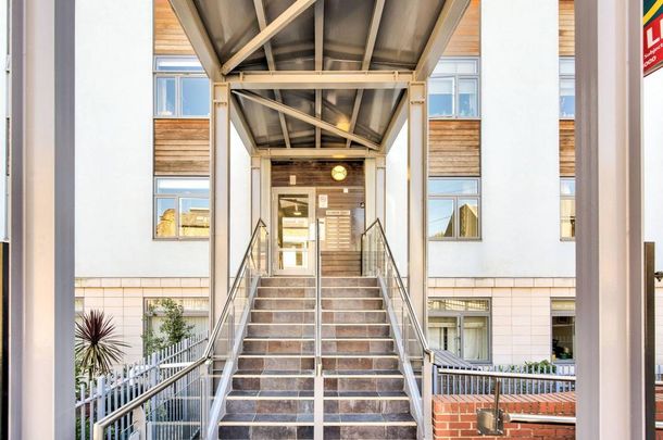 2 bedroom flat to rent - Photo 1