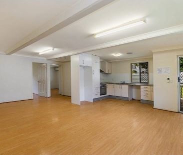 Holland Park - Photo 2