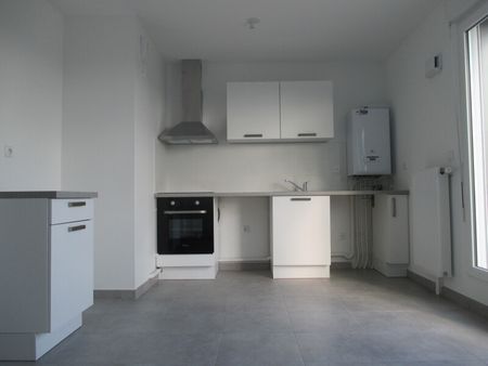 Location Appartement 2 pièces 36m² FLEURY LES AUBRAIS 45400 - Photo 2