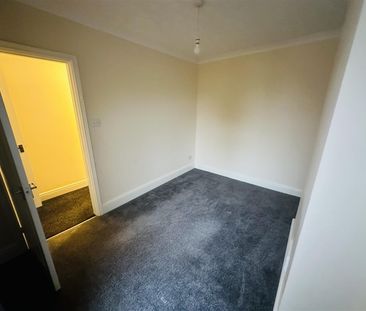 Bucks Hill, Chapel End, CV10 - Photo 2