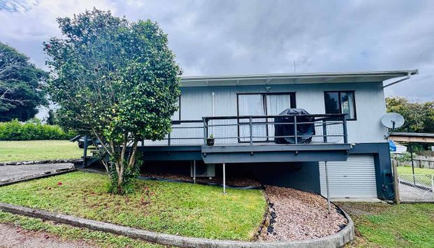 Fully fenced tidy sunny 3 bedroom home - Photo 1