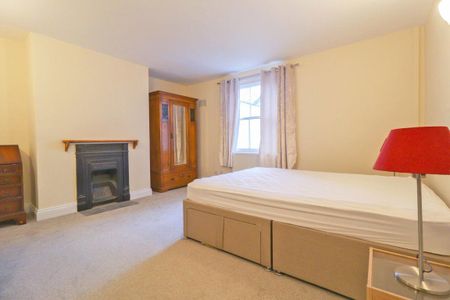 A 1 Bedroom Flat in St Luke`s Road GL53 7JJ - Photo 2