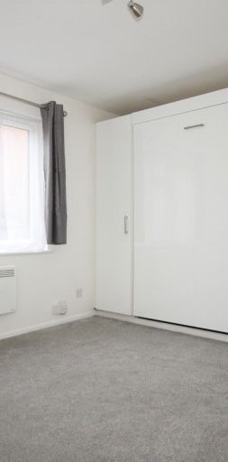 Oriental Road, Woking - Photo 1