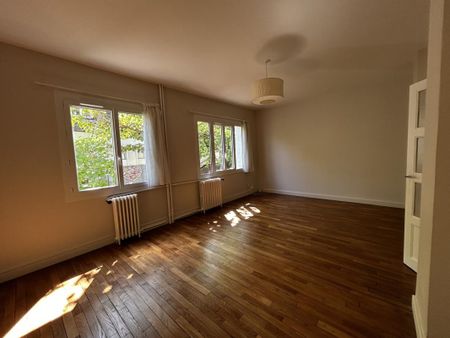 Location Appartement 3 pièces 73m² LE CREUSOT 71200 - Photo 3