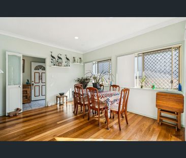 42 Acanthus Avenue, Burleigh Heads, Qld 4220 - Photo 2