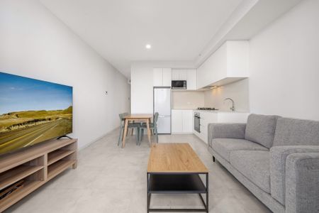 Modern | Furnished, designer studio for lease - Photo 4