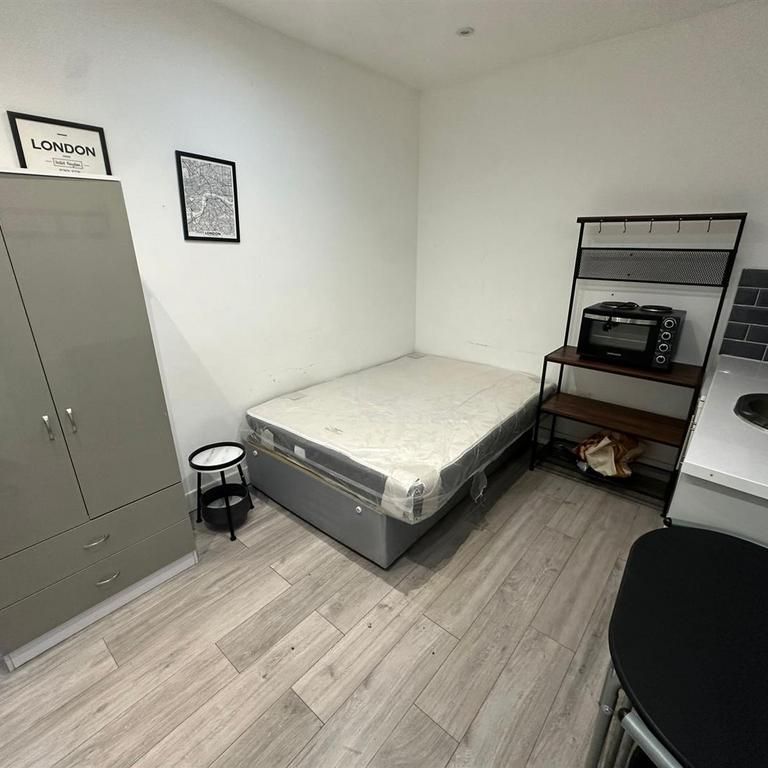 Studio to rent - Photo 2
