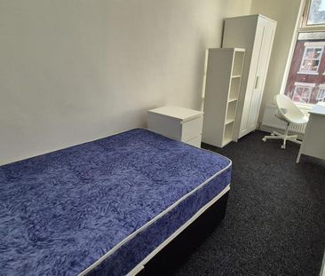 4 bedroom terraced house to rent - Photo 3