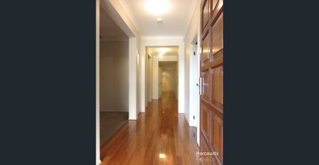 Spacious 4-Bedroom Home with Modern Amenities in Epping - Photo 3