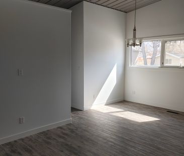 711 B ROYAL - Photo 1