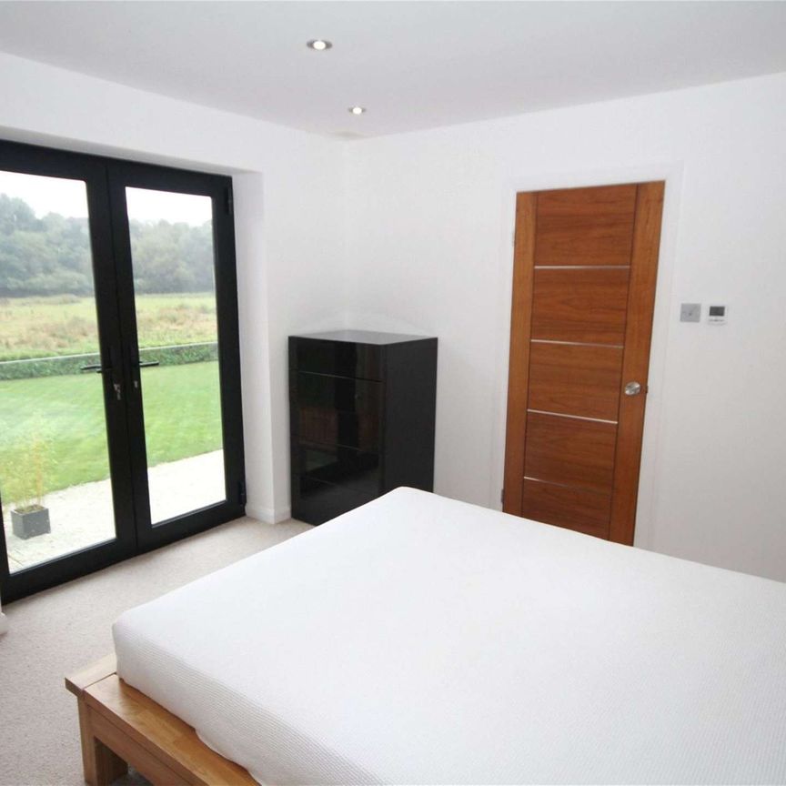 Exceptional contemporary home with substantial living space and stunning views - Photo 1