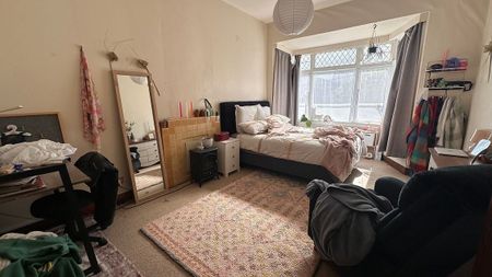 Incredible value large 2 bedroom flat - Photo 5
