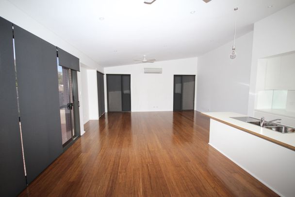 Modern Three Bedroom Duplex - Photo 1