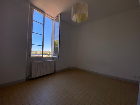 Location Appartement 3 pièces 98m² AVIGNON 84000 - Photo 5