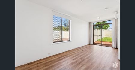 Renovated Booragoon Villa with Private Access & Extra Parking - Photo 2