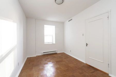 49 St. Clair Avenue West — 2 Bedroom - unit 406 - Photo 5