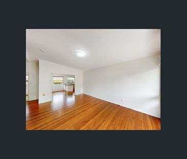 Perfect Family Home with Large Yard, Side Access for Caravan and Solar - Photo 5