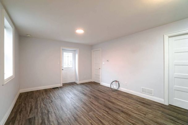 For Lease - 865 Simcoe Street Unit# Unit 2, Oshawa, Ontario - Photo 1
