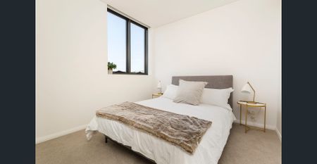 One The Waterfront - Modern two bedroom with park view - Photo 5