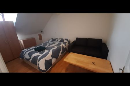 Room in a Shared Flat, London, N15 - Photo 2