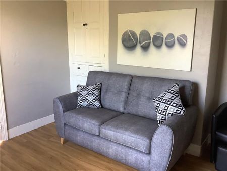 6 bedroom semi-detached house to rent - Photo 2