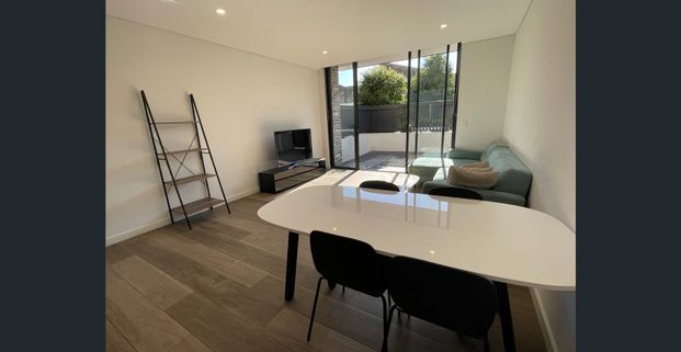 Split level furnished apartment in the heart of Rosebery - Photo 1