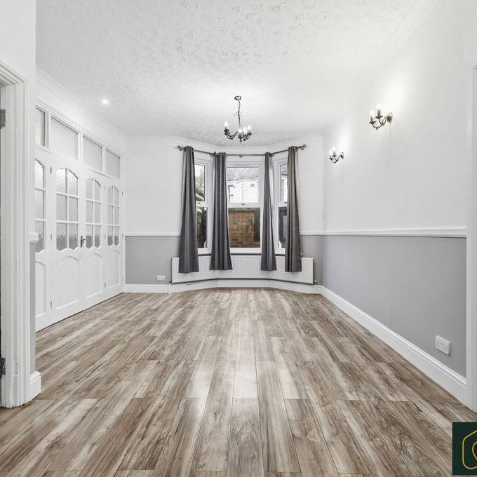 5 bedroom end of terrace house to rent - Photo 1