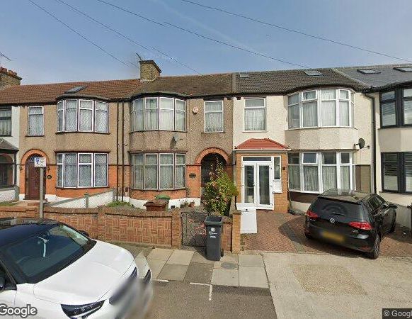 3 Bed Terraced House, Lyndhurst Gardens, IG11 - Photo 1