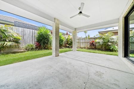 Light and Spacious Family Home in Flourishing Lifestyle Estate - Photo 5