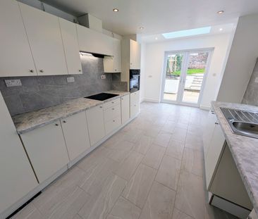 A 3 Bedroom Terraced - Photo 3