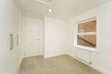 3 bedroom semi-detached house to rent - Photo 2