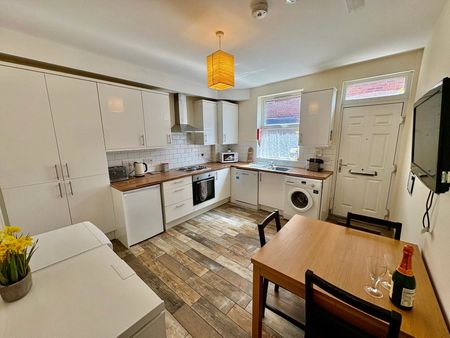 5 bedroom house to rent Pomona Street, Sheffield, South Yorkshire, S11 - Photo 4