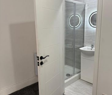 4 bedroom terraced house to rent - Photo 6