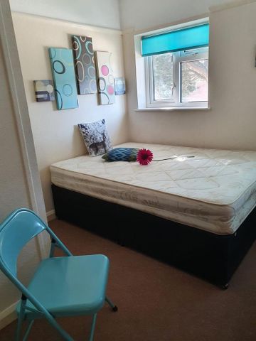 4 bedroom terraced house to rent - Photo 5