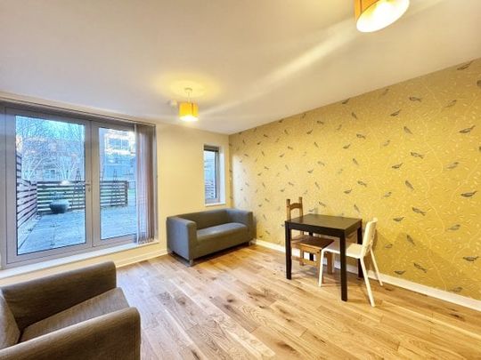 Queen Anne House, Admiralty Road - Photo 1