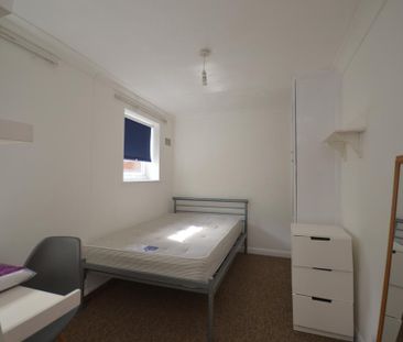 4 bedroom terraced house to rent - Photo 4