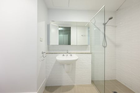 Immaculate Warehouse Living: Freshly Updated & Fully Equipped - Photo 5