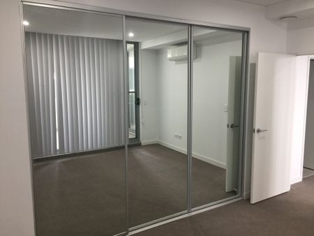 SPACIOUS 1 BEDROOM UNIT WITH AIRCON - Photo 2