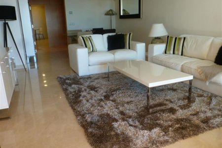 2 Bedroom Apartment For Rent in La Quinta, Málaga - Photo 5